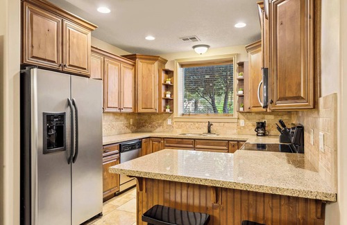 St. George Condo | Ideal Sweet Retreat with Pool & Pet-Friendly Amenities