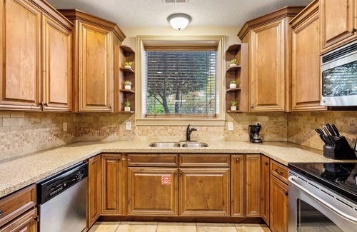 St. George Condo | Ideal Sweet Retreat with Pool & Pet-Friendly Amenities