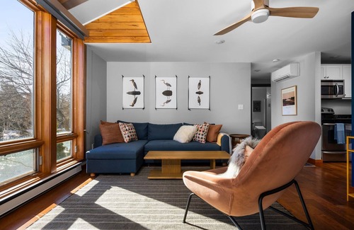 Leland Condo | Serene Lake View Retreat with Breakfast & Family Amenities