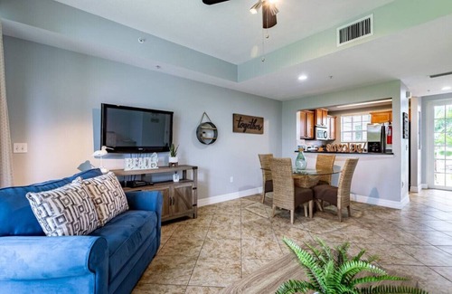 Ruskin Apartment | Pet-Friendly Waterfront Townhome at Sweet Retreat Tampa Bay