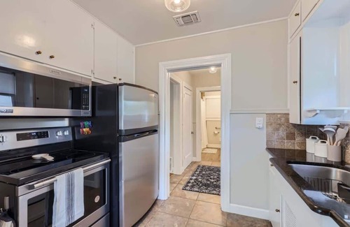 Georgetown House | Sweet Sage Cottage in Old Town Close to the Square
