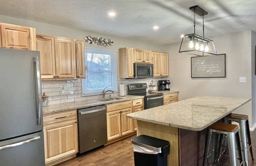 Crouch Crossroad House | Quaint North Johnson City Duplex: Pet-Friendly Getaway
