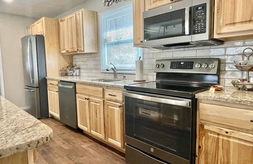 Crouch Crossroad House | Quaint North Johnson City Duplex: Pet-Friendly Getaway