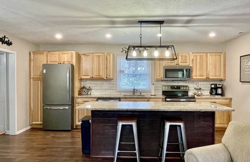 Crouch Crossroad House | Quaint North Johnson City Duplex: Pet-Friendly Getaway