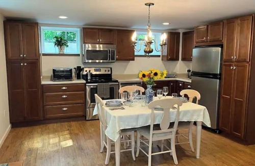 New Paltz Apartment | Ideal Studio Retreat Near Village with Breakfast & Kitchen
