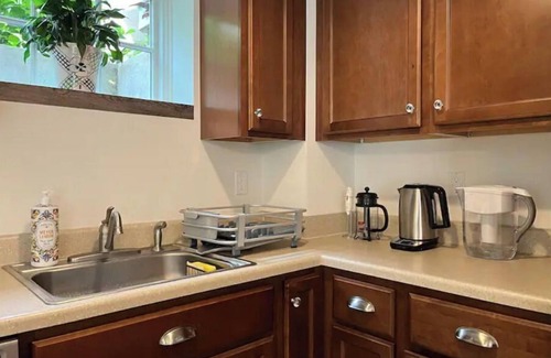 New Paltz Apartment | Ideal Studio Retreat Near Village with Breakfast & Kitchen