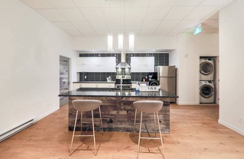Maisonneuve Hotel | Cozy Retreat by Olympic Stadium & Botanical Garden
