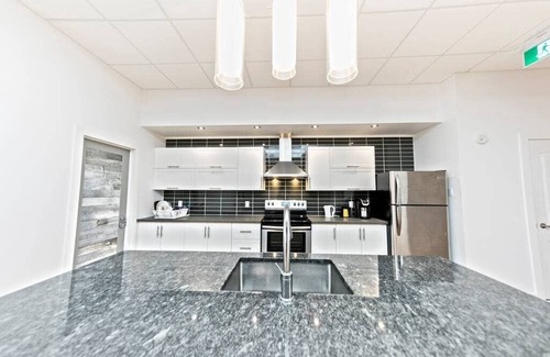 Maisonneuve Hotel | Cozy Retreat by Olympic Stadium & Botanical Garden