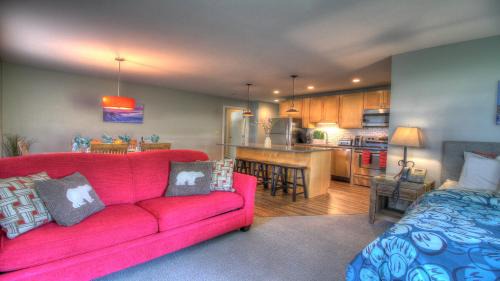 Killington House | Sweet Suite! Modern, Pool, 2RM, 2BA, Ski Resort - Summer Pool - Shuttle - Killington Center 532