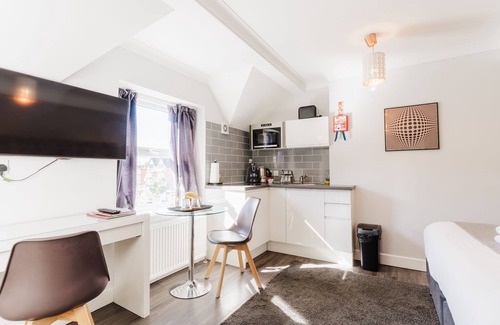 Lytham St. Anne's Apartment | Oceanfront Sweet Suites Lytham St Annes - Guest Rated 9.8