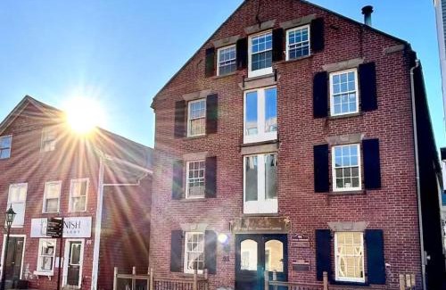 Queens Square Apartment | Sweet two bedrooms building in downtown