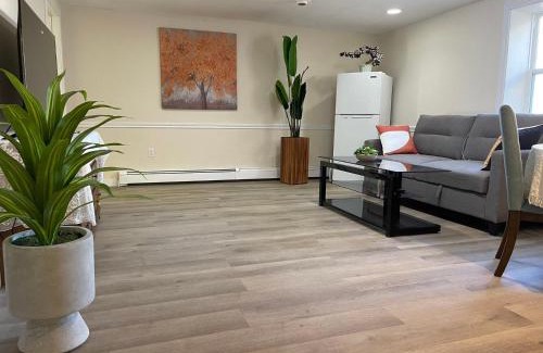 Queens Square Apartment | Sweet two bedrooms building in downtown