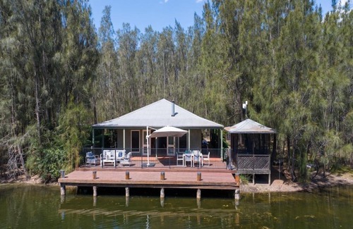 Pokolbin House | Discover Sweetacres Hunter Valley: Poolside Family Retreat