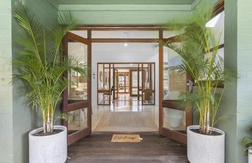 Pokolbin House | Discover Sweetacres Hunter Valley: Poolside Family Retreat