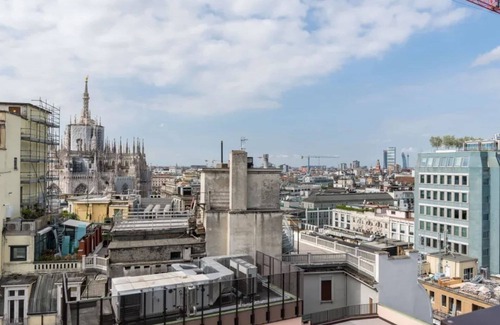 San Babila Apartment | Central Tower I Studio Apartment with Spa and Kitchen