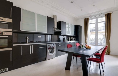 Champs-Elysees Apartment | Comfortable Cerisoles D: One Bedroom with Spa Amenities