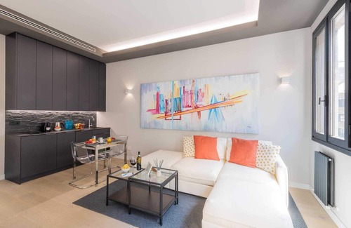 Milan Centre Apartment | Duomo IV: Elegant One Bedroom Apartment with Spa Access