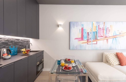 Milan Centre Apartment | Duomo IV: Elegant One Bedroom Apartment with Spa Access