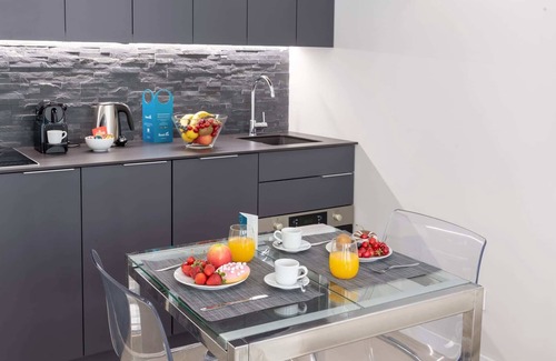 Milan Centre Apartment | Duomo IV: Elegant One Bedroom Apartment with Spa Access