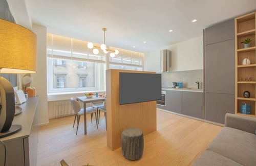 Carrobbio Apartment | Elegant Torino I - One Bedroom Apartment for Two Guests