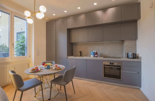 Carrobbio Apartment | Elegant Torino II - Cozy One Bedroom with Spa Access