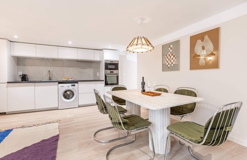 Quartier de la Place-Vendome Apartment | Family-Friendly Madeleine I: Cozy Two Bedroom Retreat