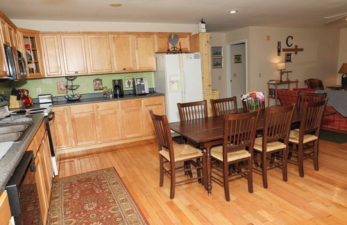 Burks Fork Cabin | Serene Sweetwater Cabin: Pet-Friendly Retreat by Buffalo Mountain