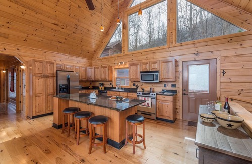 Old Fort Cabin | Sweetwood Lodge | Family-Friendly Cabin with Mountain Views