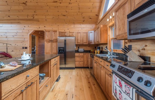 Old Fort Cabin | Sweetwood Lodge | Family-Friendly Cabin with Mountain Views
