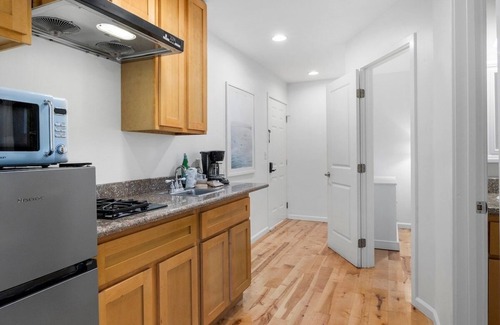 Eastside Santa Cruz Hotel | Swell House Santa Cruz Two Bedroom Suite 8