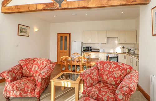 Wing Cottage | Pet-Friendly Swift Cottage with Hot Tub in Milton