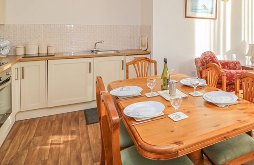 Wing Cottage | Pet-Friendly Swift Cottage with Hot Tub in Milton