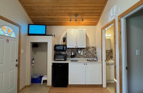 Valemount Cabin | Swift Creek Resort Cabin #2
