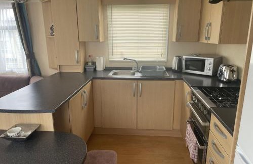 Hamworthy Apartment | Family-Friendly Swift Holiday Caravan at Rockley Park