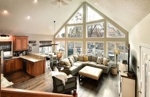 Albemarle House | Lakefront Retreat: Cozy Getaway with Sunset Views