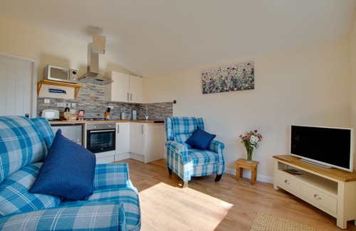 Etchinghill House | Cozy Swift One Bedroom House with Full Kitchen Amenities