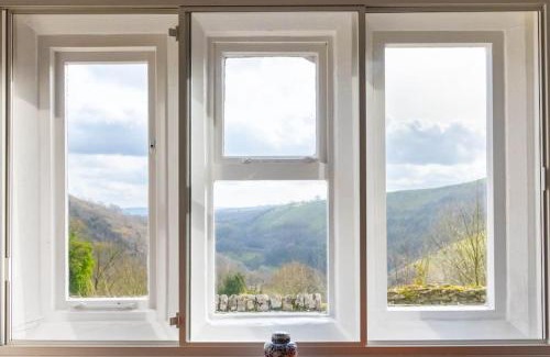 Litton House | Inviting Swift Retreat: Family-Friendly Escape with High Ratings