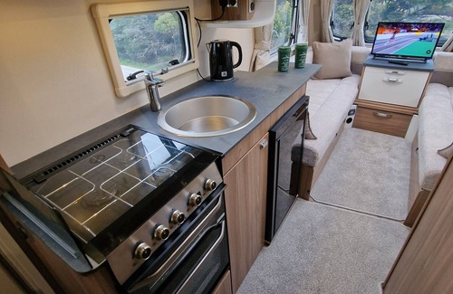 Cylch-Y-Garn Apartment | Discover Swift Vogue Edition Caravan: Family-Friendly Retreat