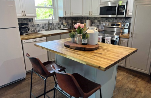 Lake Ozark Condo | Family Fun Awaits at Swim Dock: Lake View & Spa Access