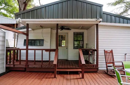 Eufaula Cabin | Relax and Unwind at Cabin with Breakfast for Families