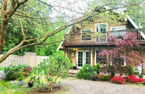 Gold Bar House | Owls Nest - Cozy Cabin with Hot Tub & Fireplace Retreat