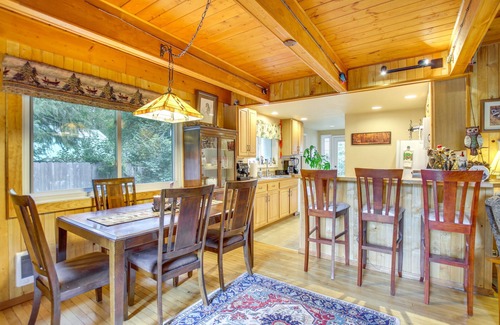 Gold Bar Cabin | Owl’s Nest - Inviting Cabin with Hot Tub & Fireplace