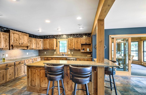 Hayward House | Ideal Lakefront Hayward Home with Private Dock & Game Room