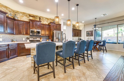 Goodyear House | Swim-Up Bar & Putting Green: Goodyear Getaway!