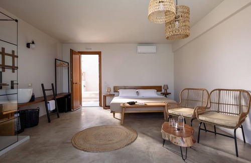 Alonissos Bed & Breakfast | Relaxing Swim Up Suite with Infinity Pool & Sea View