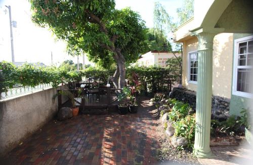 Harbour View House | Family-Friendly Swimaz Gateway with Breakfast Included