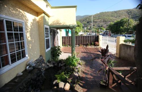 Harbour View House | Family-Friendly Swimaz Gateway with Breakfast Included