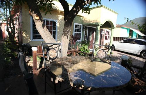 Harbour View House | Family-Friendly Swimaz Gateway with Breakfast Included