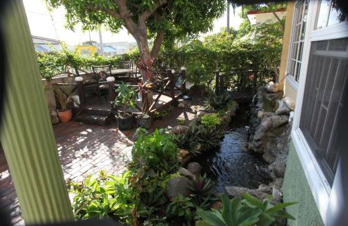 Harbour View House | Family-Friendly Swimaz Gateway with Breakfast Included