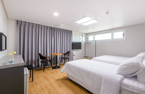 Hallim House | Top-Rated Swimeong Nolmeong Guesthouse with Breakfast